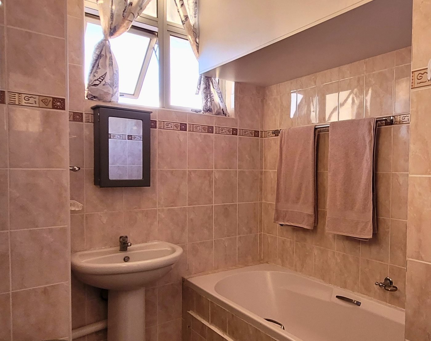 Top Deck Haven — bathroom