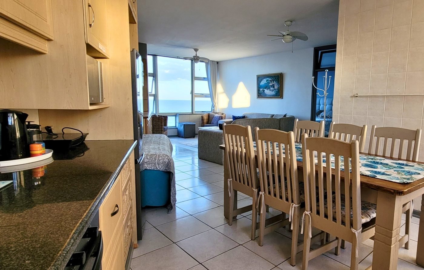 Top Deck Haven — dining area