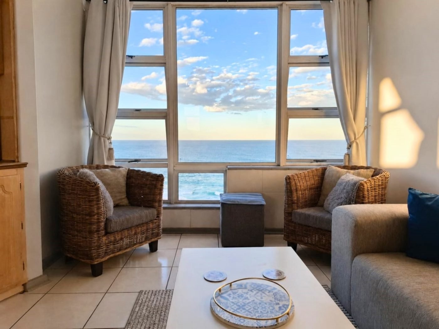 Top Deck Haven — another angle of the spacious lounge